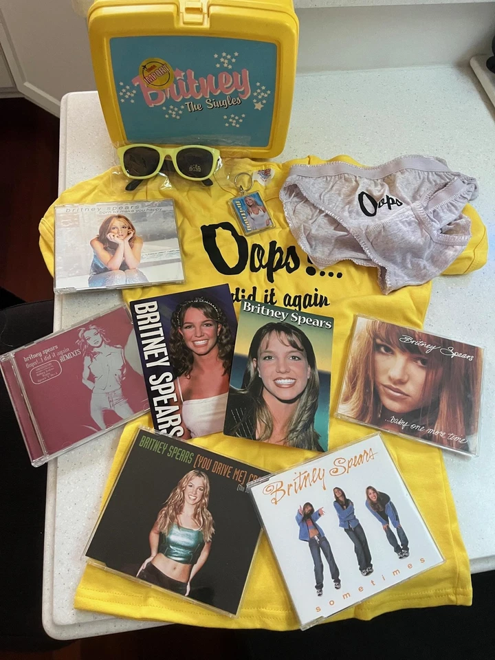 BRITNEY SPEARS The Singles ULTRARARE LUNCH BOX SET EXCELLENT CONDITION - Image 1 of 1