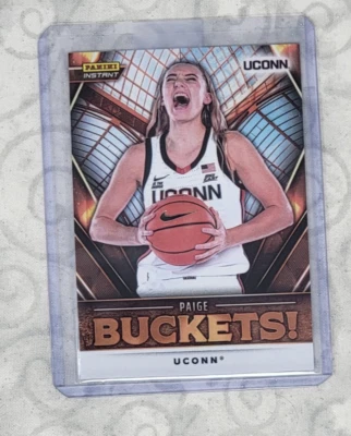 Huskies Panini Instant NIL NCAA #PB-NC Paige Bueckers UConn 2024-25 Foto 1 de 2