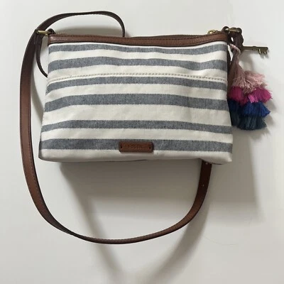 Bolso Bandolera Fossil Fiona Grande Blanco Azul Rayas Usado en Excelente Condición, $98 Foto 1 de 4