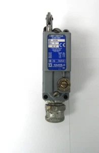 SQUARE D LIMIT SWITCH CLASS 9007 TYPE AW38 SER A - Picture 1 of 6