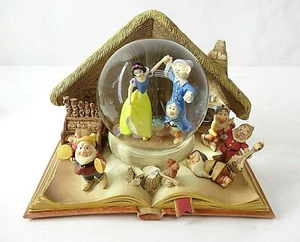 Hallmark Rare Wonders Within 2012 Snow Globe Disney Snow White - Picture 1 of 4