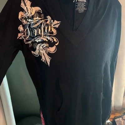 Sinful by Affliction Sudadera con Capucha Negra Cuello en V con Gráfico Plateado Y2K Foto 1 de 4