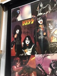 Kiss 4x signiert 22x35 Poster Original Gruppe Simmons Stanley Frehley Criss - Bild 1 von 4