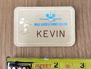Insignia de etiqueta con nombre de empleado de Disneyland de Walt Disney Travel Co. Inc. de colección - Imagen 1 de 3