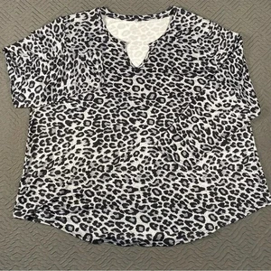 NUEVO Top tejido talla grande lindo y cómodo para mujer 5X 30/32 gris negro leopardo - Imagen 1 de 6