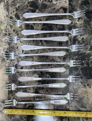 НАБОР ИЗ 12 СНЯТЫХ С ПРОИЗВОДСТВА ВИЛОК КОРПУСА 18/8 ПОЖИЗНЕННАЯ ГУСЕНИЦА «6» COCTAIL & SEAFOODS🍢🦞 - Изображение 1 из 4