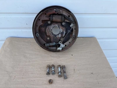 Ford Truck 1967 2x2 F100 lado del conductor tambor delantero freno placa de respaldo 67 F-100 Foto 1 de 4