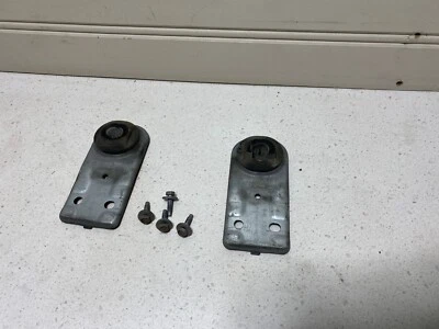 2005-2009 Ford Mustang GT Radiator Mounting Hold Down Brackets 4.6 3V 2007 Foto 1 de 4