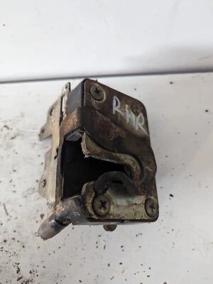 Right Rear Door Lock Actuator Mechanism Mazda 808 RX3 — 第 1/3 张图片