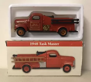 1948 TASK MASTER CAMION DEI POMPIERI ROSSO 1/64 pressofuso 1999 lettori digest - Foto 1 di 2