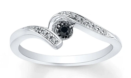 Anel chique simulado preto corte redondo ônix com moissanita branca em ouro branco 10K - Imagem 1 de 3