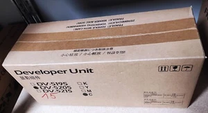 Original / Véritable unité de développement Kyocera DV-5205 C Cyan 302R593032 - Photo 1/2