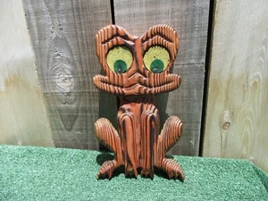 Vintage 70er Jahre geschnitztes Holz Filz Auge Frosch Wandhänger Mid Century Deko - Bild 1 von 7