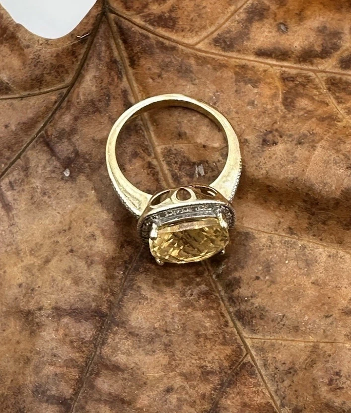 5.60CT SQRE CUSHN CITRINE W/ .10CTW RND WHITEDIMNDS 18K YELO GOLD OVRSILVER RING - Image 1 of 1