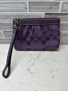 Coach Signature Plissee Reißverschluss Etui Geldbörse Clutch lila 6,75” x 4,5” SCHÖN! - Bild 1 von 9