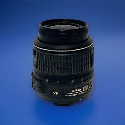 Lente de câmera Nikon AF-S DX Nikkor 18-55mm f/ 3.5-5.6 G VR (AF NÃO ESTÁ FUNCIONANDO) como está - Imagem 1 de 4