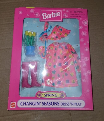 NUEVO Barbie 1997 Changin' Temporadas Vestido 'N Play Primavera Lluvia Traje con Paraguas Foto 1 de 4