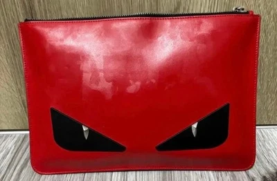Bolso Clutch Fendi Diseño Monster Usado Mancha Negra Raro Foto 1 de 4