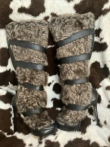 Two Lips Fur Sure NIB Size 7.5 Black - Picture 1 of 5