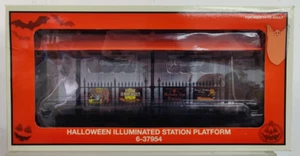 NUEVA PLATAFORMA ESTACIÓN ILUMINADA HALLOWEEN TRENES LIONEL ESCALA 6-37954 O - Imagen 1 de 7
