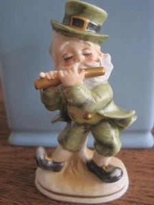 VTG LEFTON Irish Leprechaun W/FLUTE Figurine St. Patricks Day #6203/FOIL LABEL - Picture 1 of 3