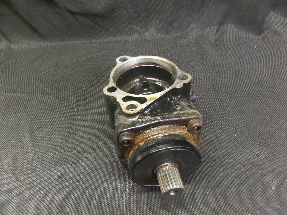 1985 年 HONDA SHADOW VT700C 发动机侧齿轮箱 — 第 1/1 张图片