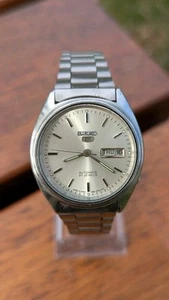 1990's Seiko 5 Automatic Men's Watch with Rare Dial all original & Working Good - Picture 1 of 7