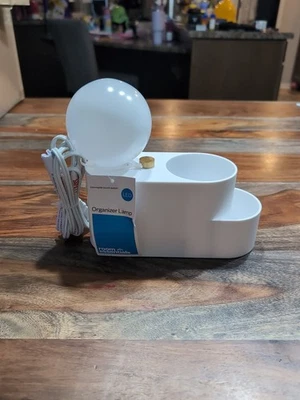 Lámpara de mesa organizadora blanca Globe Light Touch novedad - Room Essentials Foto 1 de 3