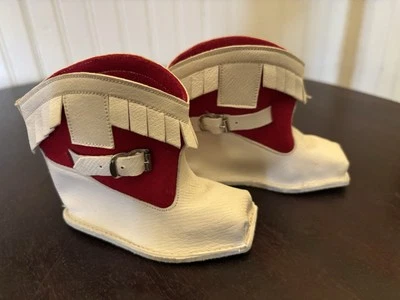 Botas de Vaquero de Colección Gertrude de Fieltro Rojo y Cuero Blanco Real Flecos y Hebilla Talla 2 Foto 1 de 4