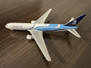Inflight 500 Delta Air Lines Boeing 767-300 in 1:500 - Bild 1 von 6