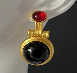 Red Gripoix Glass Cabochon Pierced Earrings Matte Gold Black Lucite Vtg Kinetic - Picture 1 of 7
