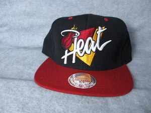 Miami Heat Mütze Kappe Snaback Erwachsene schwarz rot 100 % Wolle Mitchell Ness Schriftzug Logo - Bild 1 von 12