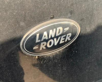 Range Rover HSE 2004 usado puerta levadiza trasera logotipo emblema insignia placa de identificación cromo negro Foto 1 de 4