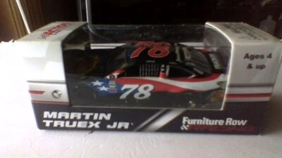 Bajo Martin Truex Jr. 2018 #78 Pro Shops Patriotic Camry 1/64 NASCAR Foto 1 de 4