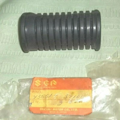 NOS Genuine 1980-81 Suzuki GS250T FRONT FOOTREST RUBBER~P/N 43551-39100(#4184 Foto 1 de 2