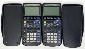 2 Calcolatrici Grafiche Texas Instruments TI-83 Plus con Cover per Ricambi o Riparazione - Foto 1 di 6