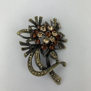 Unmarked Brooch/Pin Flower Antique Gold Finish - Foto 1 di 6