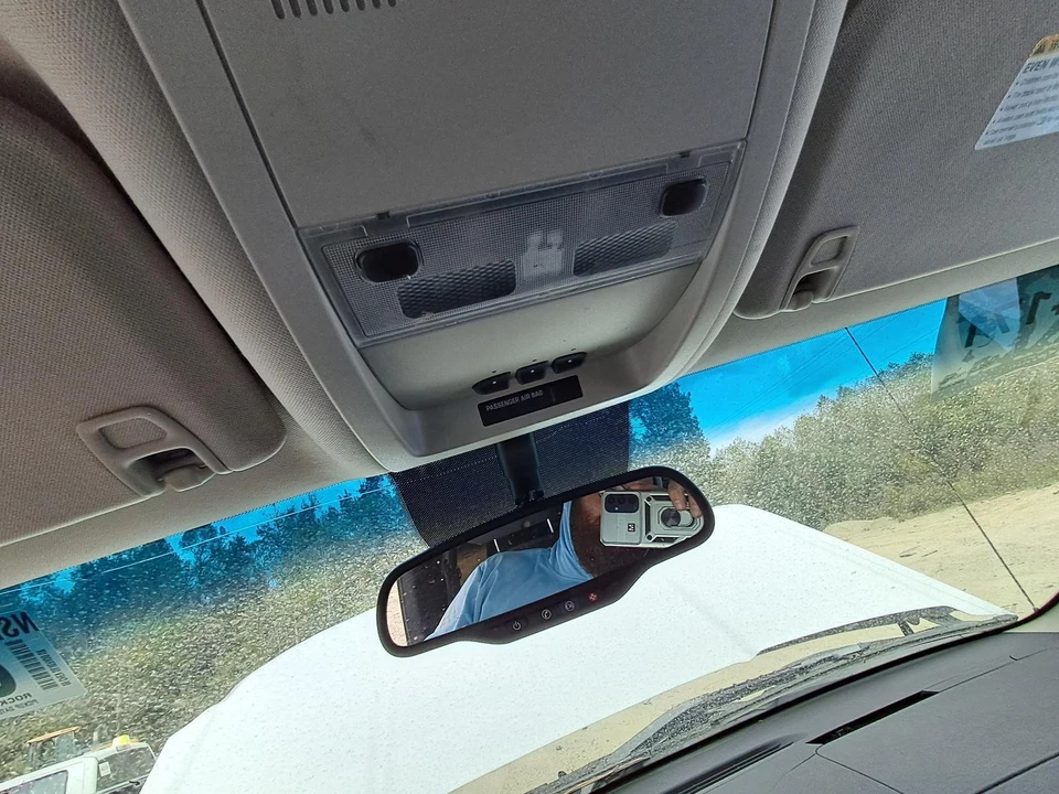 Used Front Center Interior Rear View Mirror fits: 2009 Chevrolet Silverado 1500 - Image 1 of 4