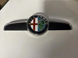 Insignia capó delantero - Alfa Romeo 939 Brera Spider GENUINA 156067471 - Imagen 1 de 3