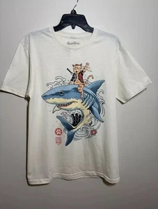 Camiseta gráfica Threadless Ninja Cat Riding Shark para hombre beige mediana - Imagen 1 de 1