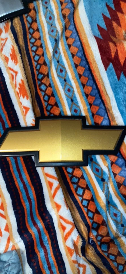 OEM NUEVO Parrilla Frontal Pajarita Emblema Insignia Dorado Negro 07-13 Silverado 22829421 Foto 1 de 1