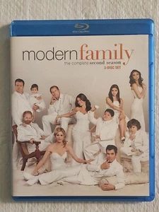 Modern Family The Complete Second Season 2 Two - 3 Disc Set Blu-ray DVD - Picture 1 of 2