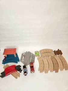 2017 Thomas and Friends Wooden Railway Set Crosby Station Train Bertie the Bus - Picture 1 of 6