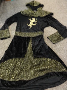 MENS BLACK & GOLD RENAISSANCE PRINCE MEDIEVAL HOODED KNIGHT COSTUME - MEDIUM - Picture 1 of 15