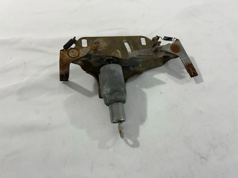 1958 Chevrolet Wagon Tailgate Lock Mechanism Complete With New Springs & Key - Imagem 1 de 4