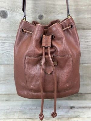 Bolsa tiracolo Distressed~FRYE Olivia balde cordão couro marrom conhaque - Imagem 1 de 4
