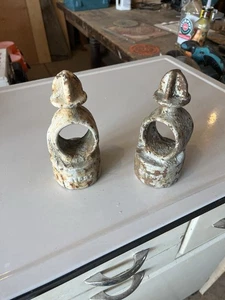 ein Paar 6 1/2" hohe Gusseisen Pfosten Endstücke oder "Topper" - Bild 1 von 3