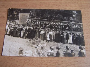 RP Postkarte Kirkburton Kirche Banner Versammlung Frauen Menschen - Bild 1 von 6