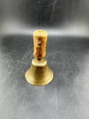 Antigua CAMPANA DE MARM DE ESCUELA RECHONCHA INUSUAL Acero con Mango de Madera Portátil 📦 Foto 1 de 4