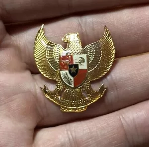 VTG Indonesia Military Garuda Pancasila Bhinneka Tunggal Ika Glossed PIN BADGE - Picture 1 of 5